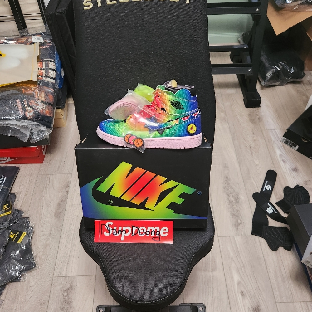 Jordan 1 J Balvin